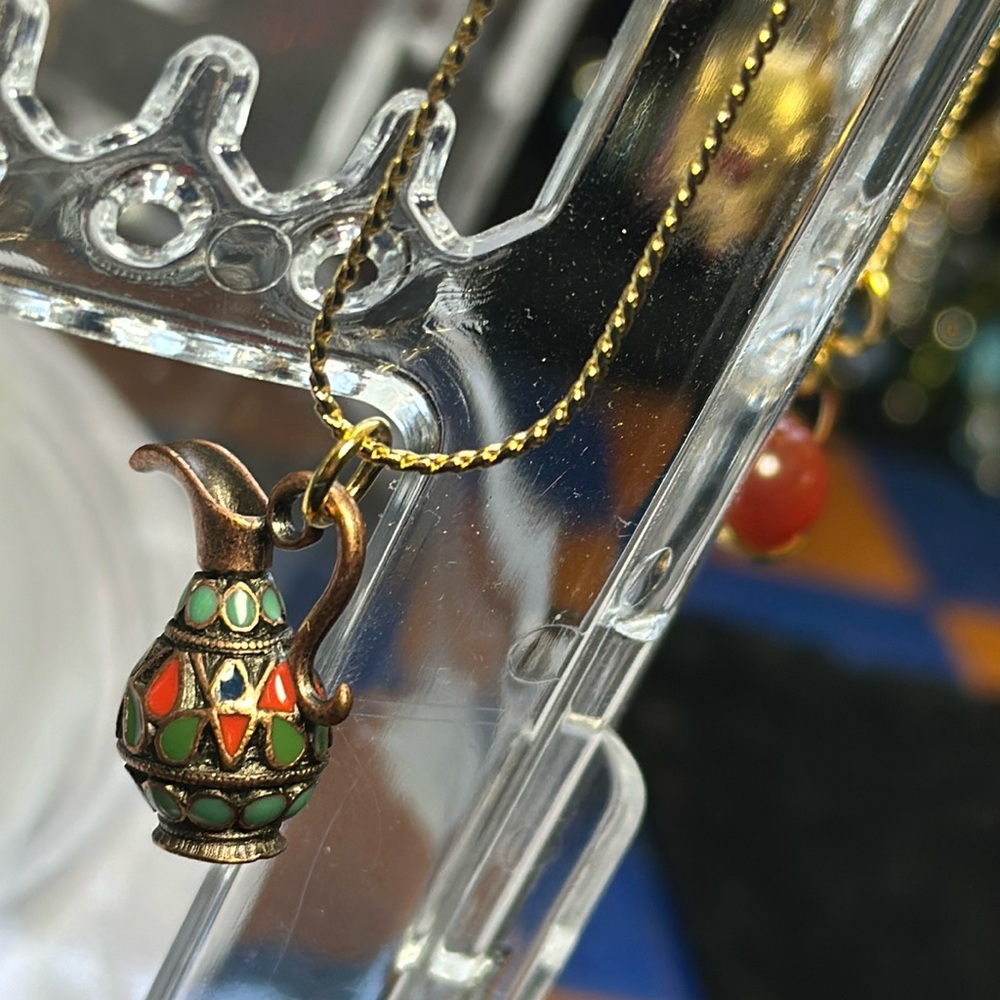JOAN RIVERS Charm 18” Necklace